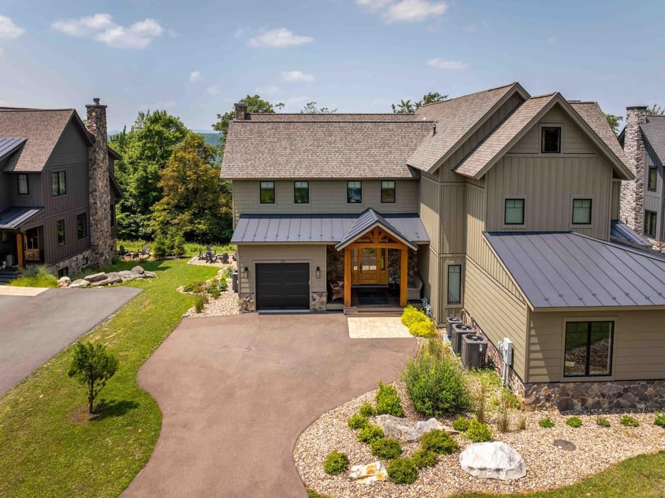Property building, Natural landscape, Garden, Garden view, Parking