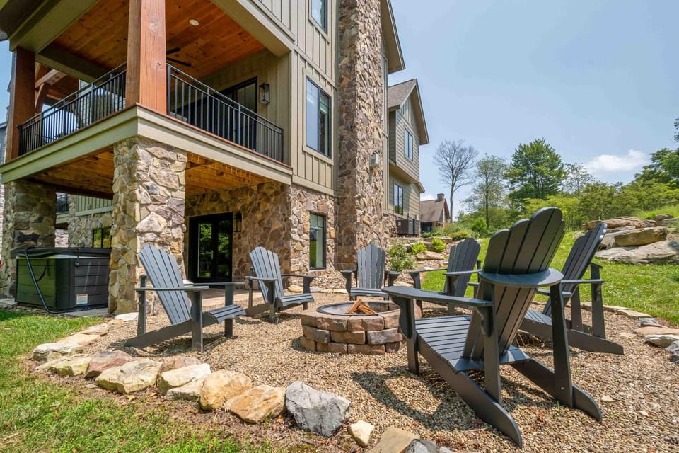 Property building, Patio, Balcony/Terrace, fireplace