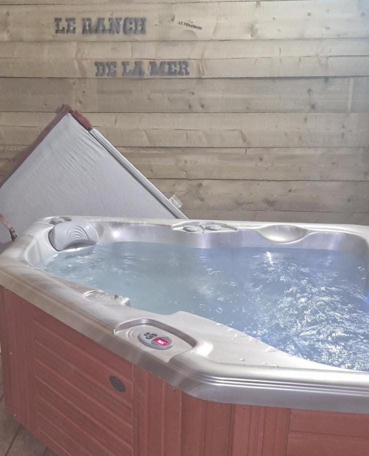 le perchoir à côté de la mer ,spa House in Cancale