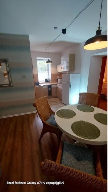 Coffee/tea facilities, Kitchen or kitchenette, Food and drinks, Dining area, children, young children, older children, Certificate/Award, Family, internet, minibar, stove, toaster, air conditioner