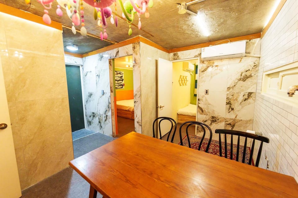 Living room, Seating area, air conditioner
