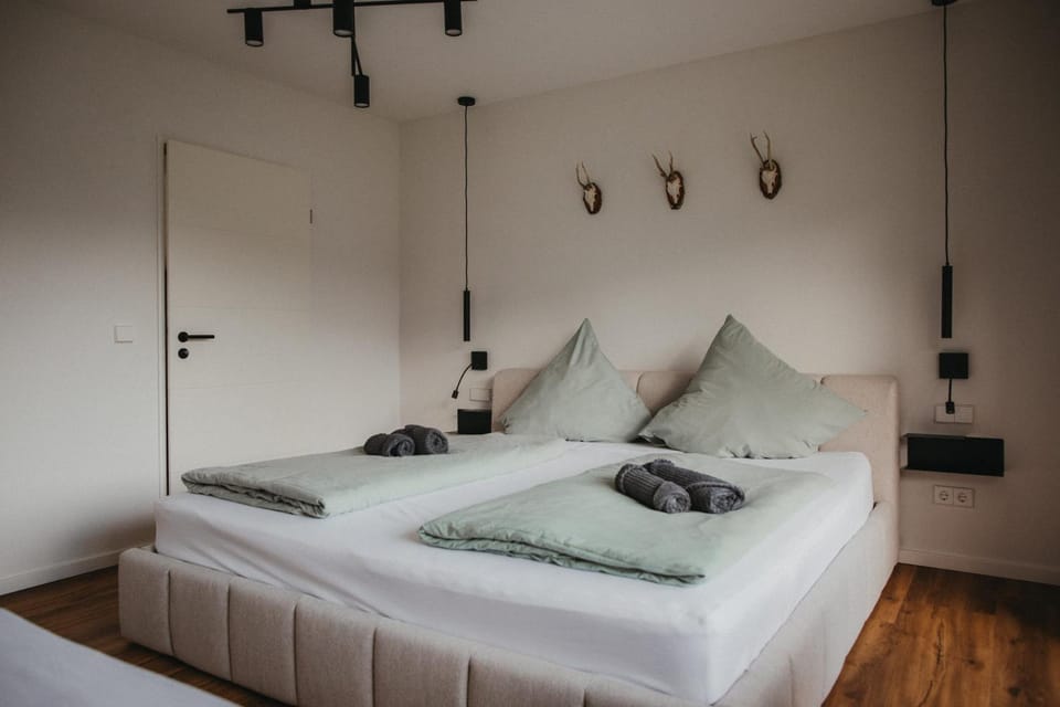 Bed, Photo of the whole room, Bedroom, towels