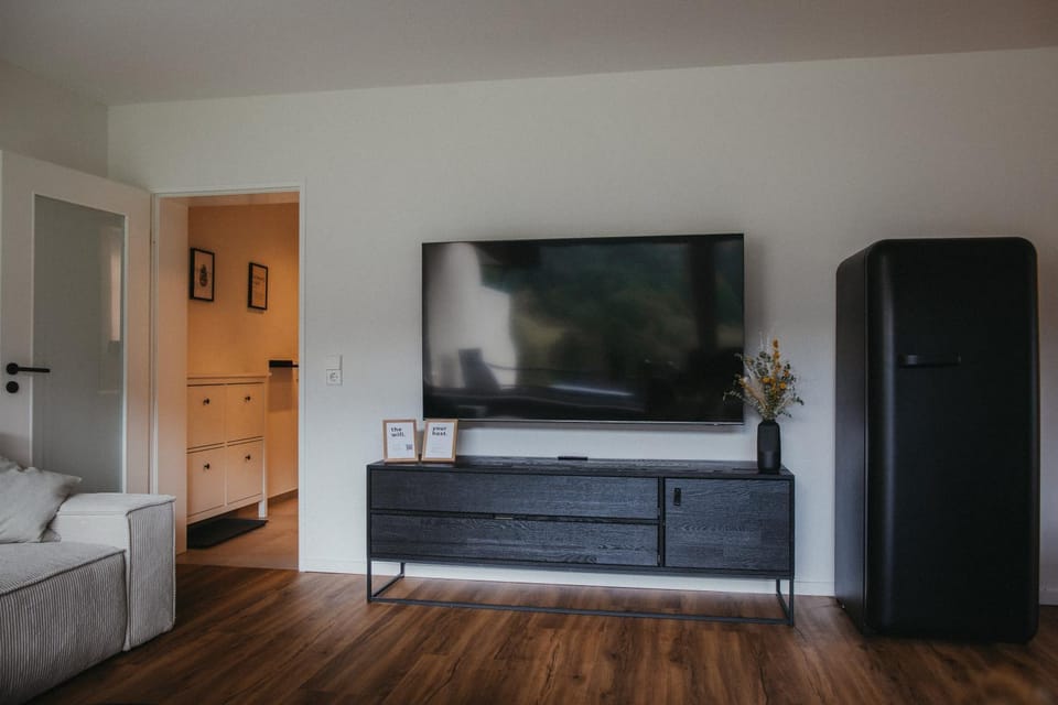 TV and multimedia, Living room, Photo of the whole room, Evening entertainment