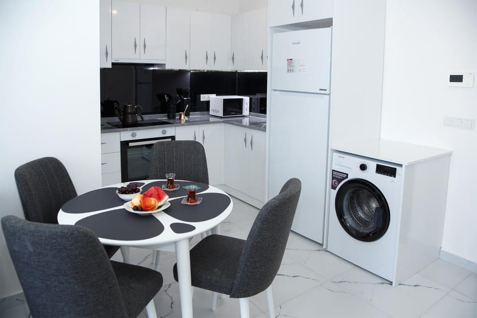 Coffee/tea facilities, Kitchen or kitchenette, Dining area, minibar, pet friendly, stove, washing machine
