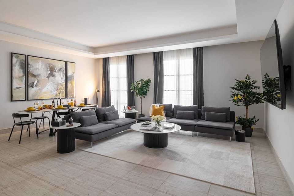 Modern 3BR with Gym and Pool Apartment in Riyadh