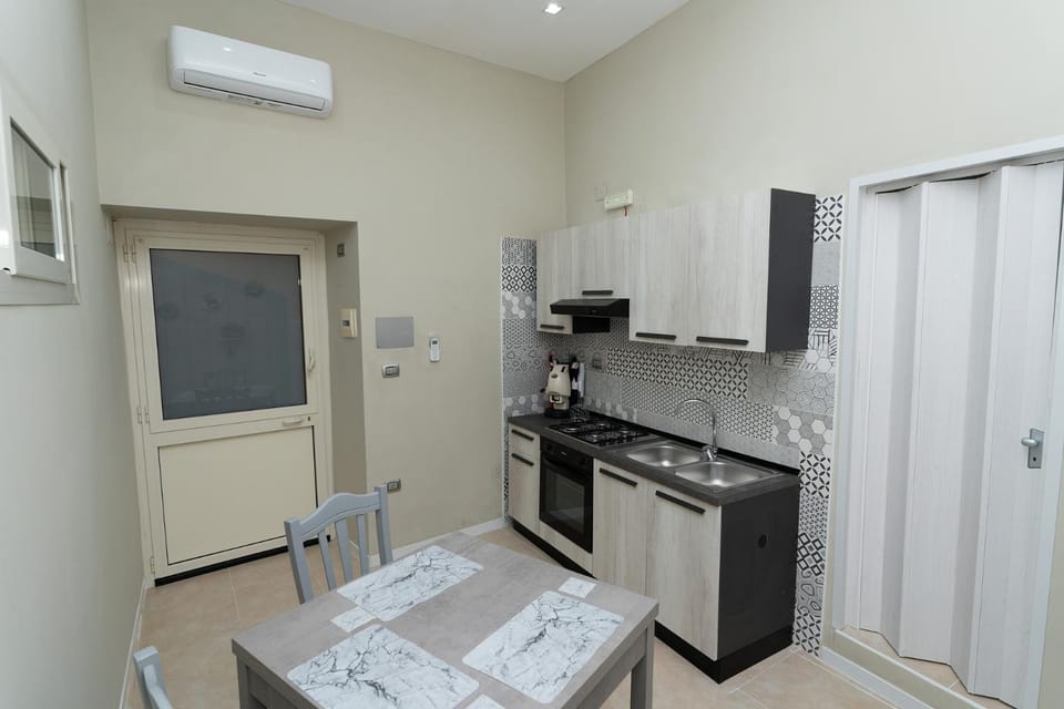 Kitchen or kitchenette, Dining area, oven, pet friendly, stove, air conditioner