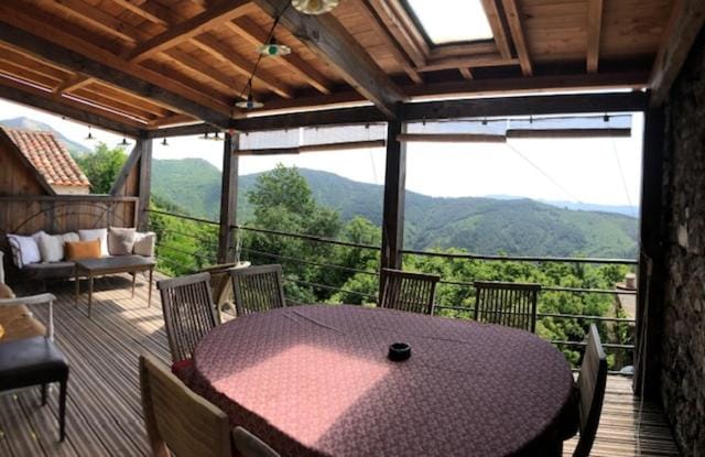 Natural landscape, View (from property/room), Balcony/Terrace, Dining area, Mountain view