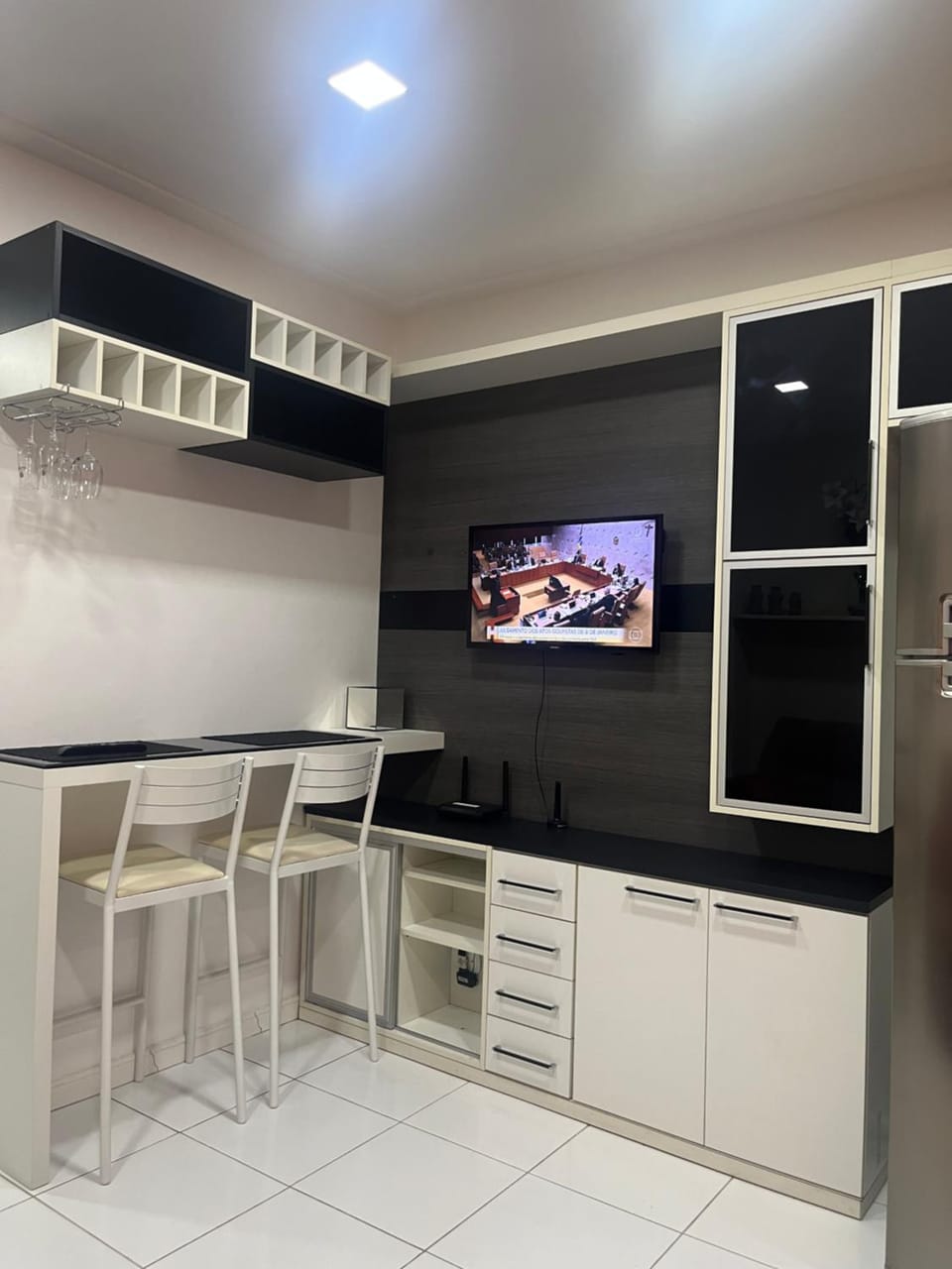 Communal lounge/ TV room, TV and multimedia, Living room, Decorative detail, Dining area, oven