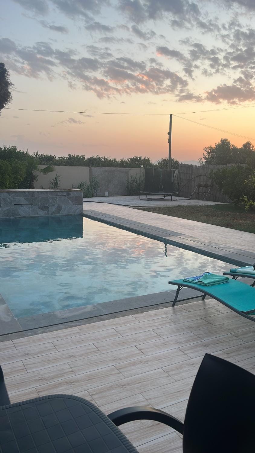 Swimming pool
