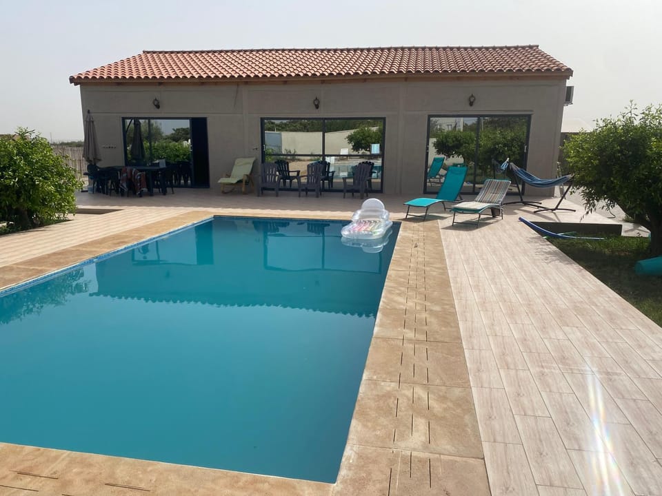 Property building, Patio, Day, Pool view, Swimming pool, sunbed