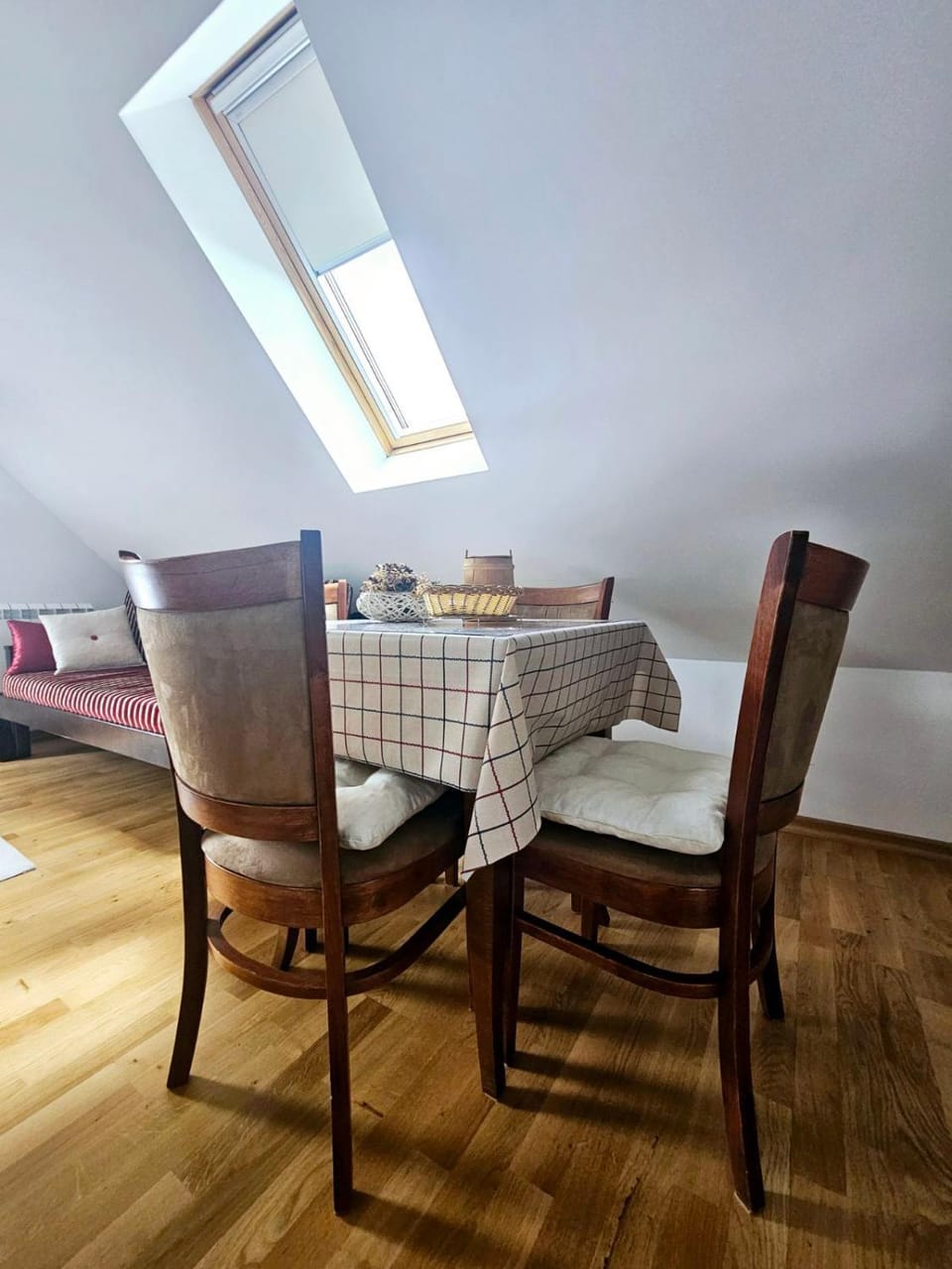 Seating area, Dining area