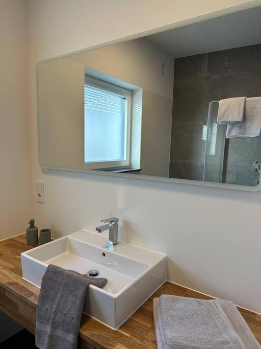 Bathroom, towels