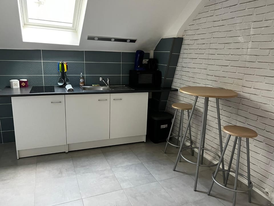 Coffee/tea facilities, Kitchen or kitchenette, Dining area, minibar, stove