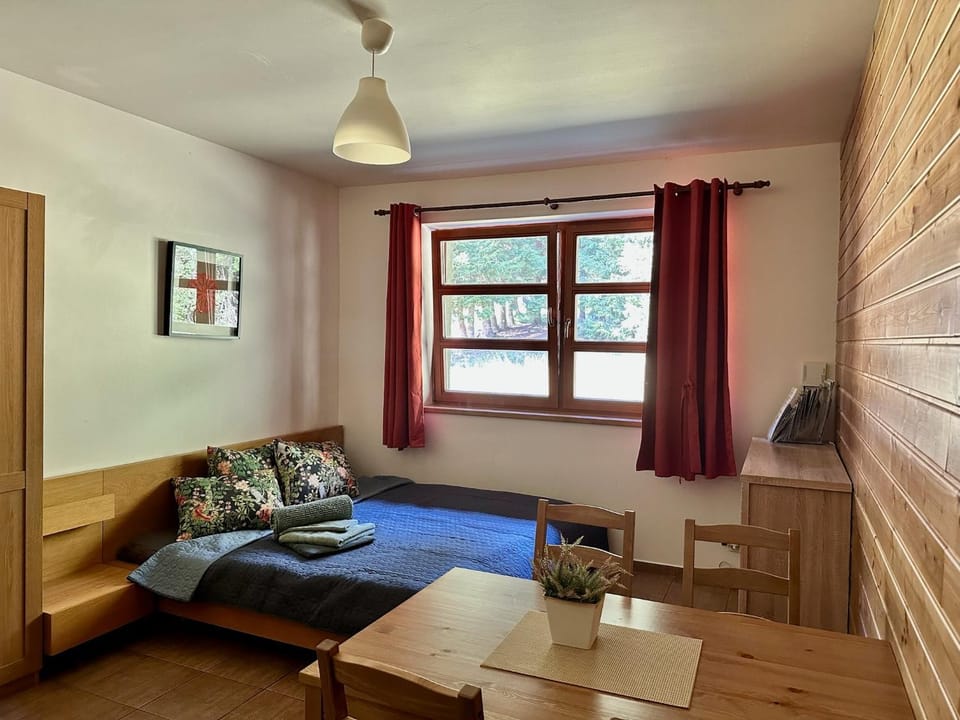 Bed, Seating area, Dining area, Bedroom