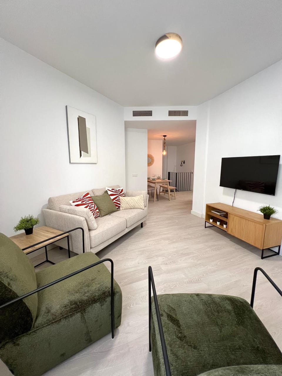 TV and multimedia, Living room, Evening entertainment