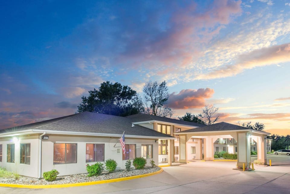Property building, On site, Time of day, Sunset