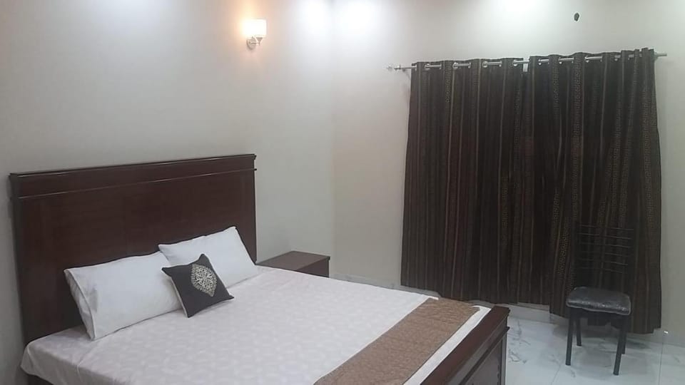 7-Bedroom Vacation Home in Johar Town House in Lahore