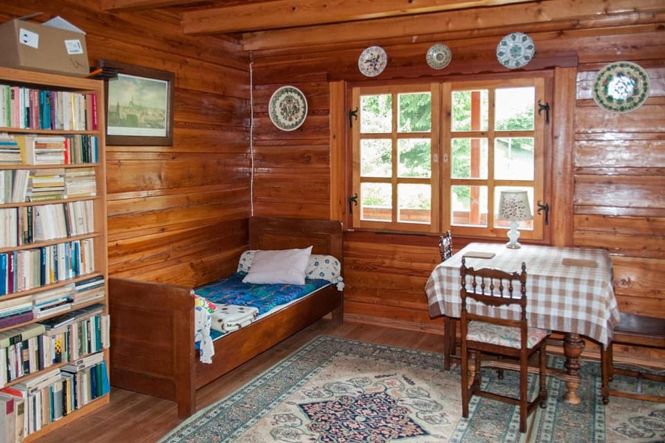 Library, Living room, Seating area