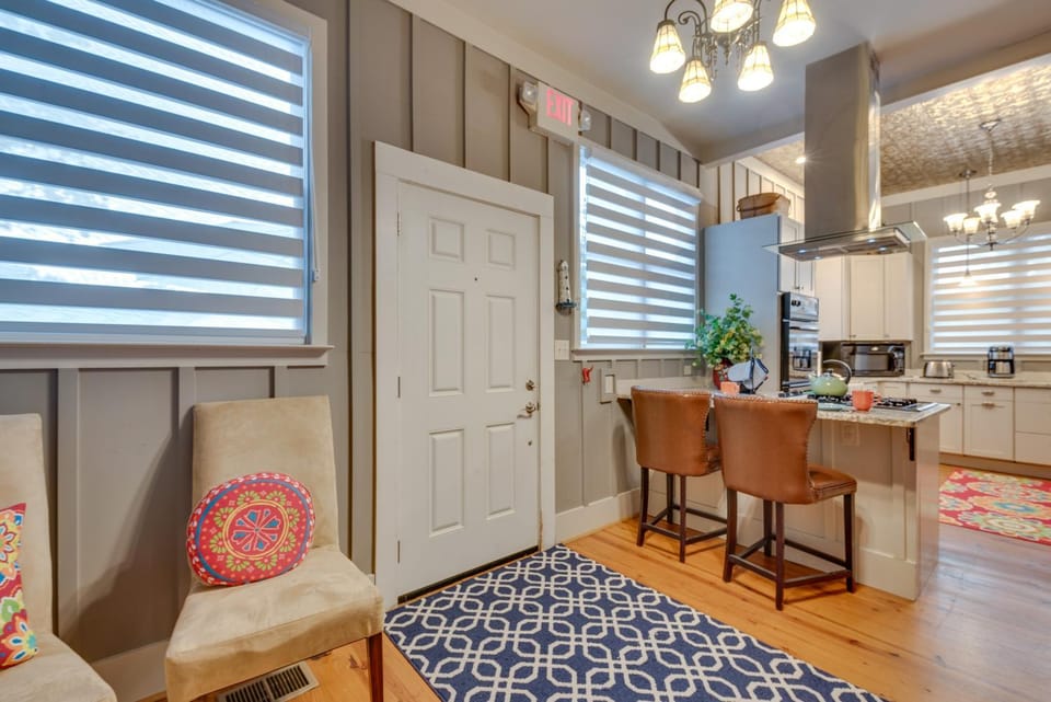 Welcoming Norcross Cottage w/ Deck + Shared Grill! Apartment in Norcross