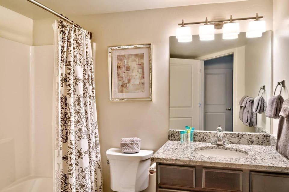 2i Top Floor Moab RedCliff Condo, Pool & Hot Tub Apartment in Utah