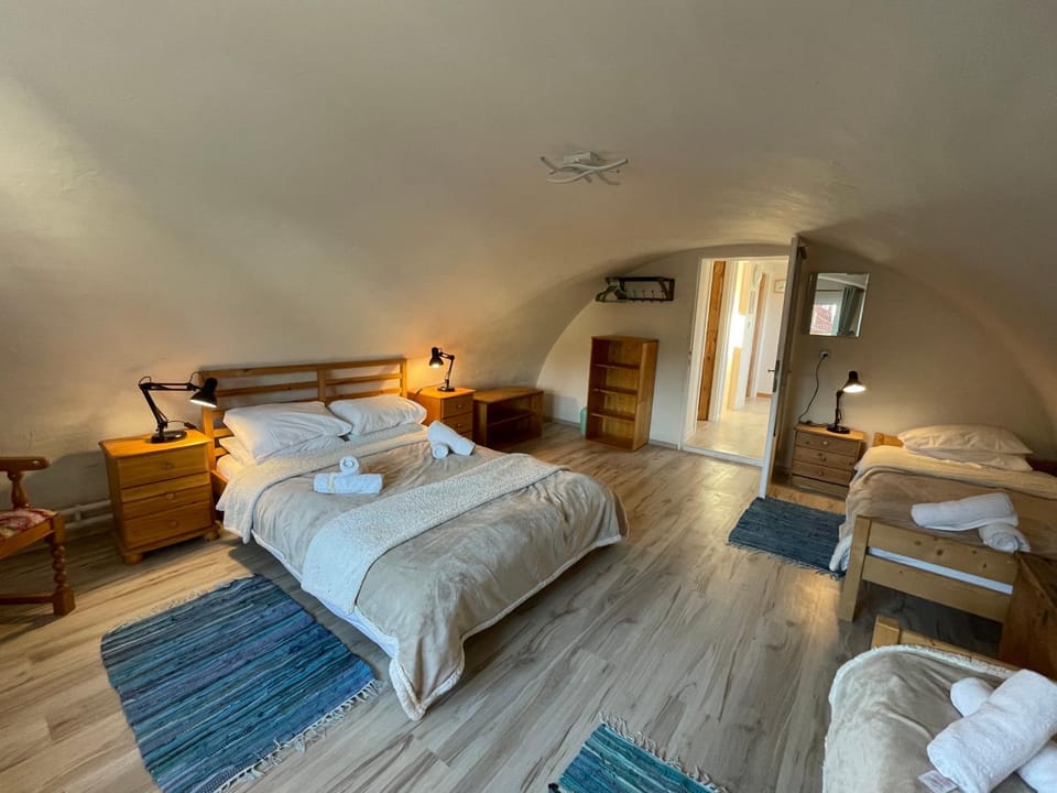 Photo of the whole room, Bedroom, Family