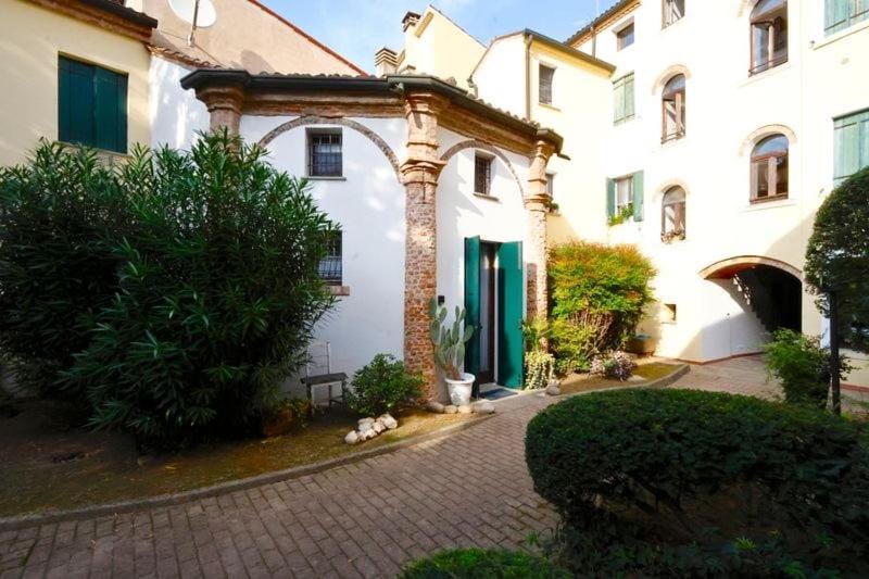 Chiesetta abside ex seminario -jvapartmentRovigo Apartment in Veneto