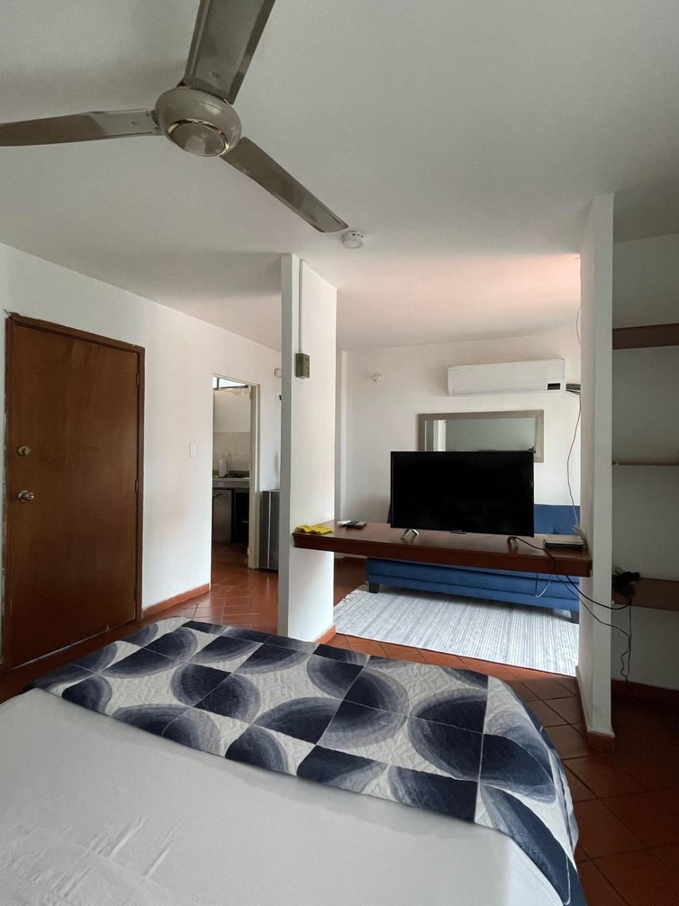 Bed, TV and multimedia, Photo of the whole room, Evening entertainment, Bedroom