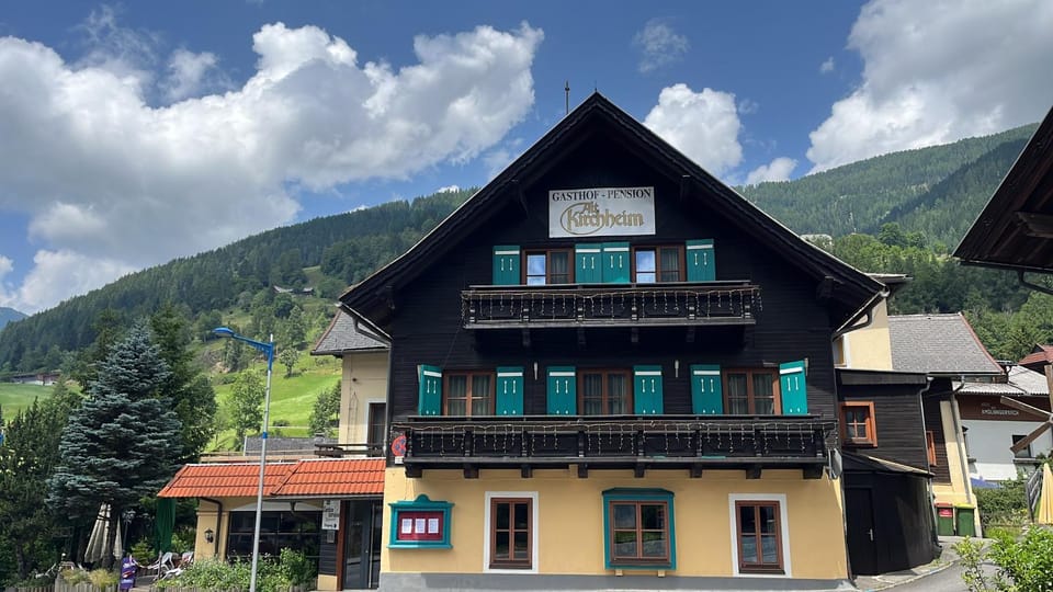 Property building, Restaurant/places to eat, Summer, Street view