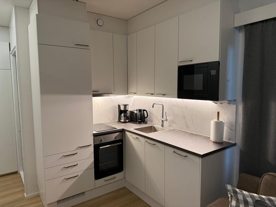 Coffee/tea facilities, Kitchen or kitchenette, dishwasher, oven, stove, toaster
