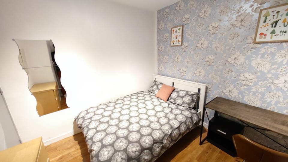 Bed, Photo of the whole room, Bedroom