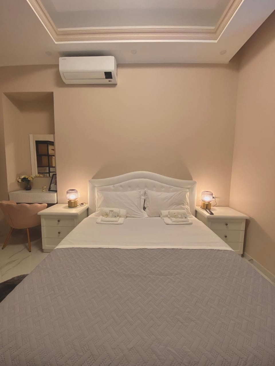 Bed, Photo of the whole room, Bedroom, air conditioner