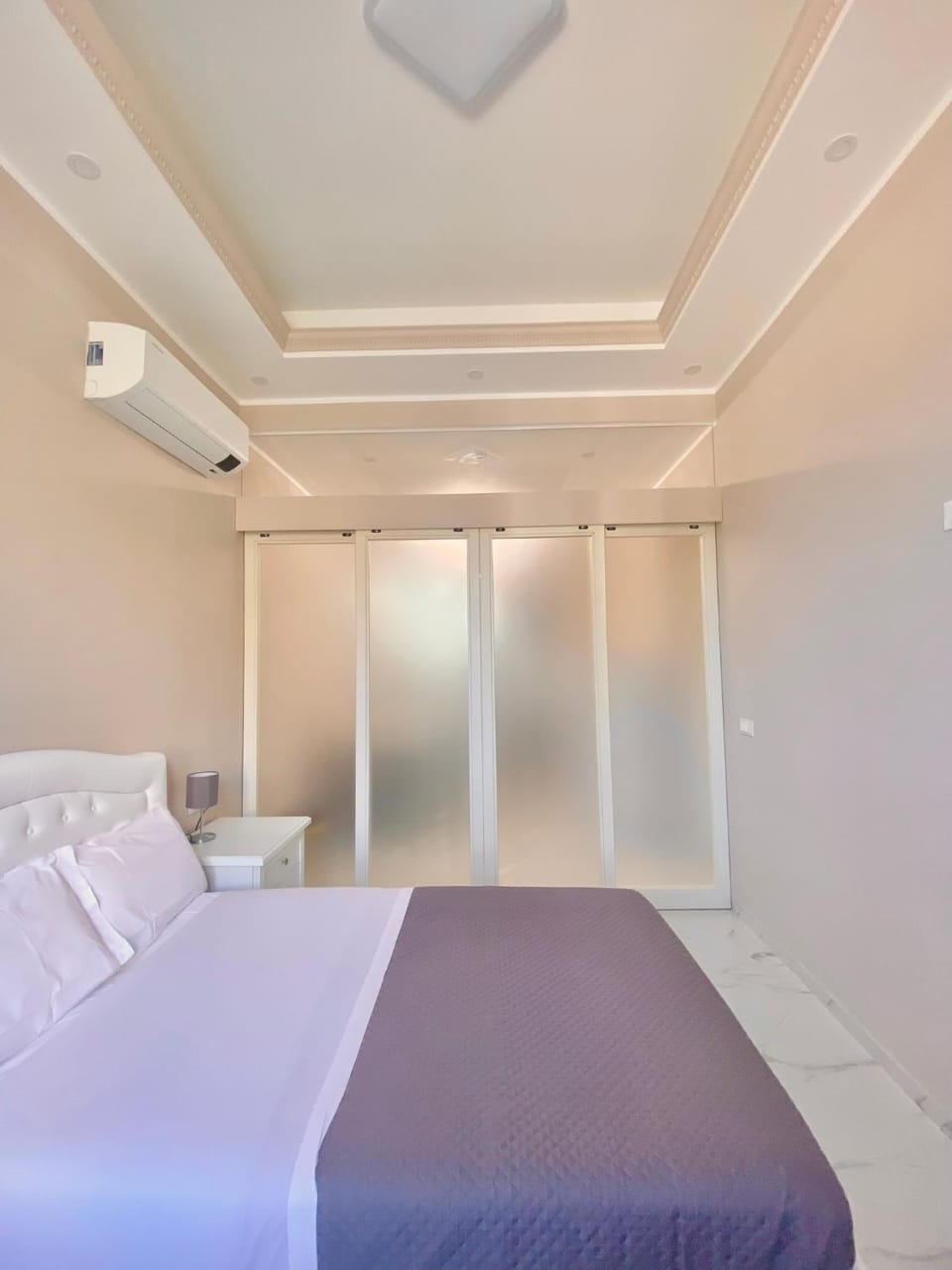 Bed, Photo of the whole room, Bedroom, wardrobe, air conditioner