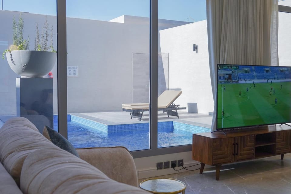 View (from property/room), Pool view, Swimming pool, Inner courtyard view