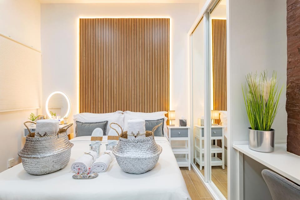 Sleep, Shower and coffee near Madrid's Gran Via Apartment in Centro