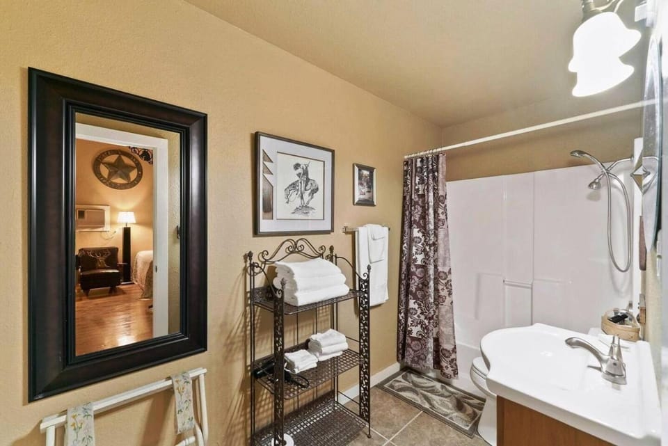 #3 Wrangler~Bandera Tin Star~Bandera, TX. Vacation rental in Rio Grande
