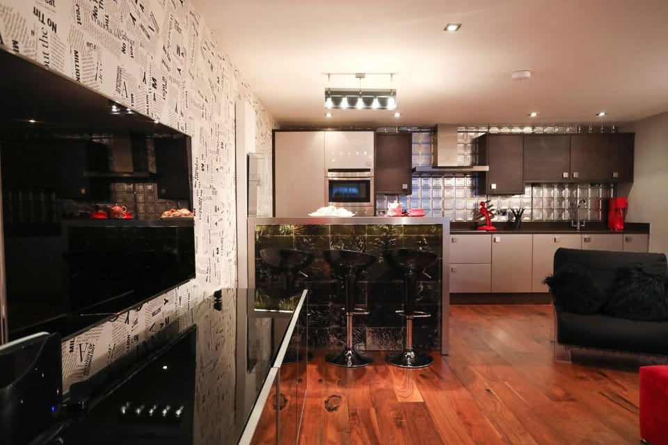 Coffee/tea facilities, Kitchen or kitchenette, Living room, Seating area, Dining area, dishwasher, oven, stove, toaster