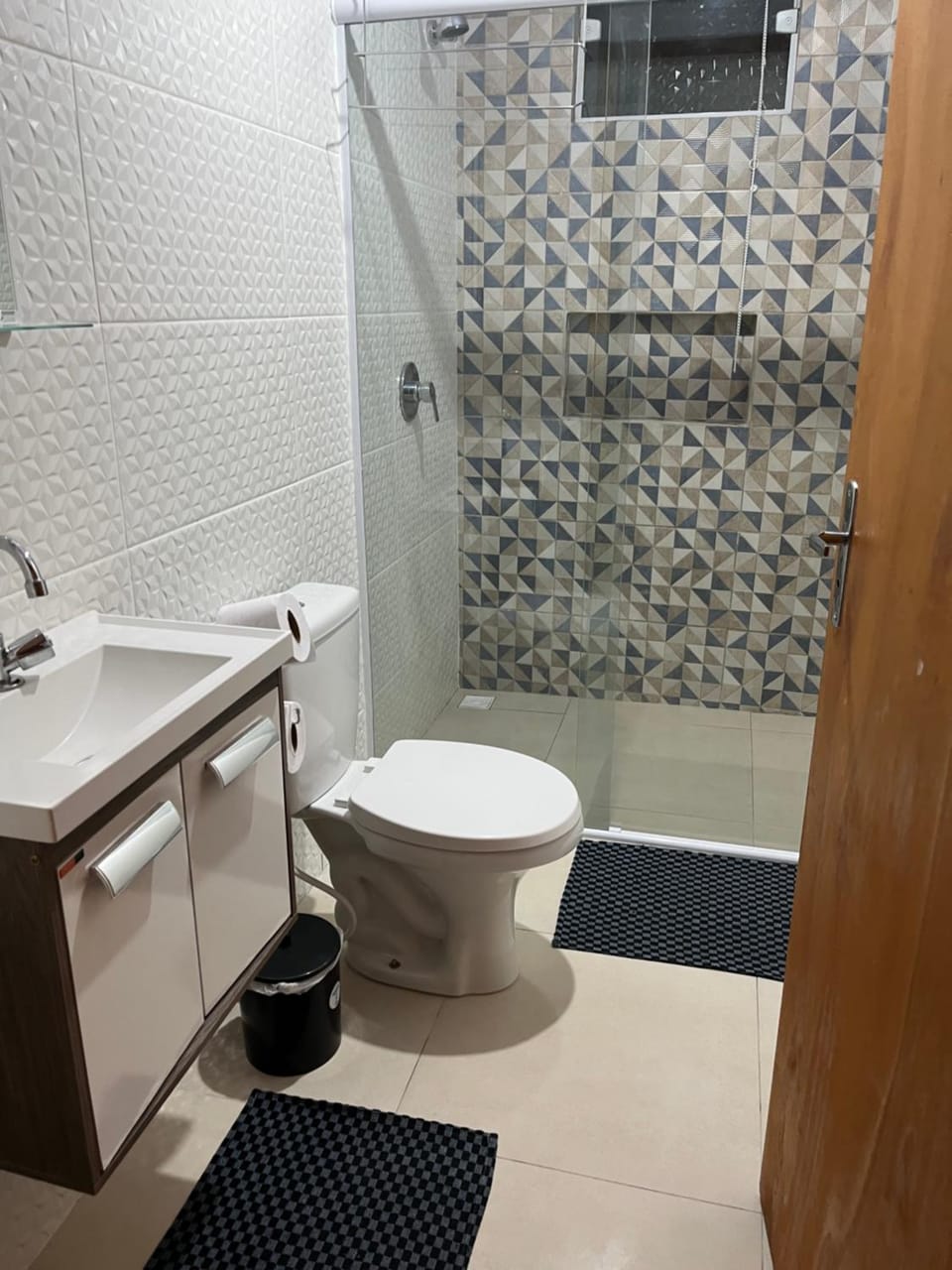 Shower, Toilet