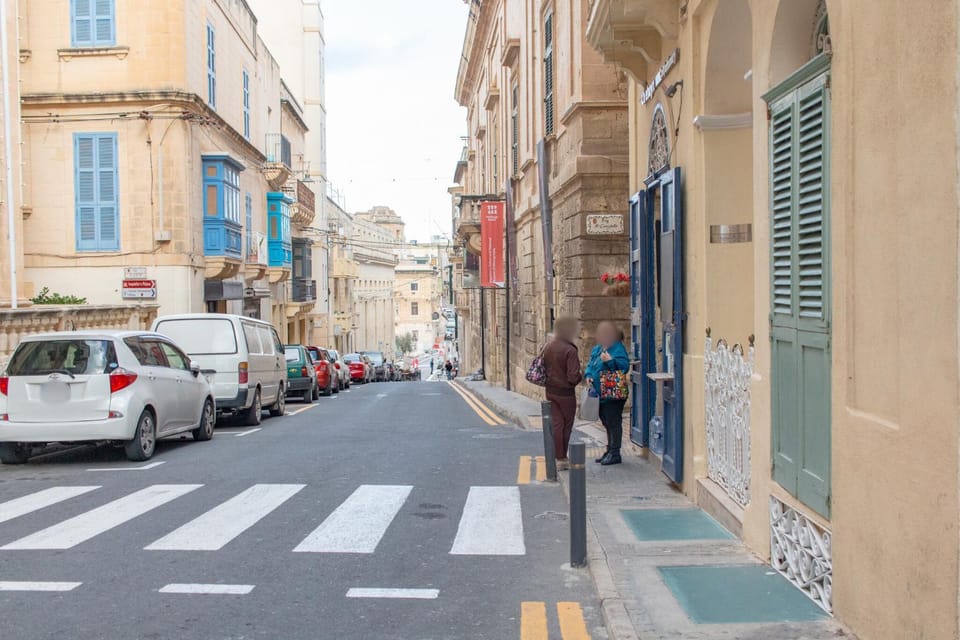 Neighbourhood, Street view, Location