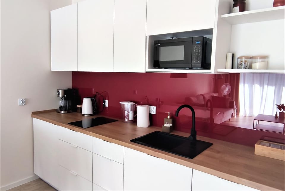 Coffee/tea facilities, Kitchen or kitchenette, minibar, stove