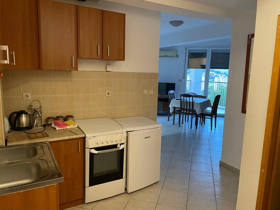 Kitchen or kitchenette, stove