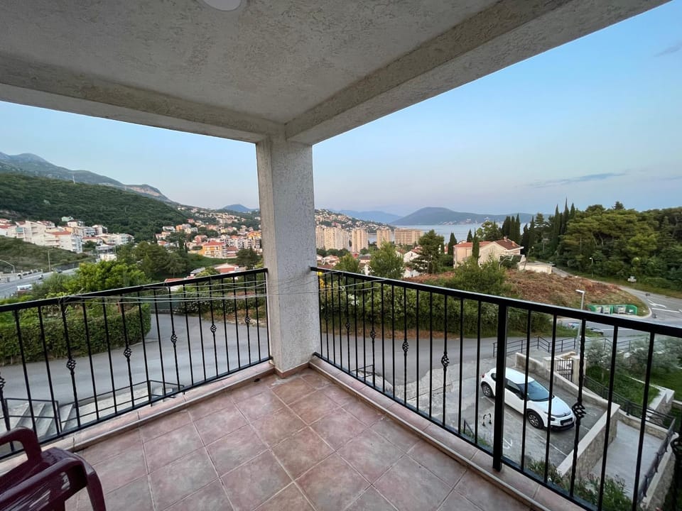 Neighbourhood, Natural landscape, Balcony/Terrace, Sea view, Parking