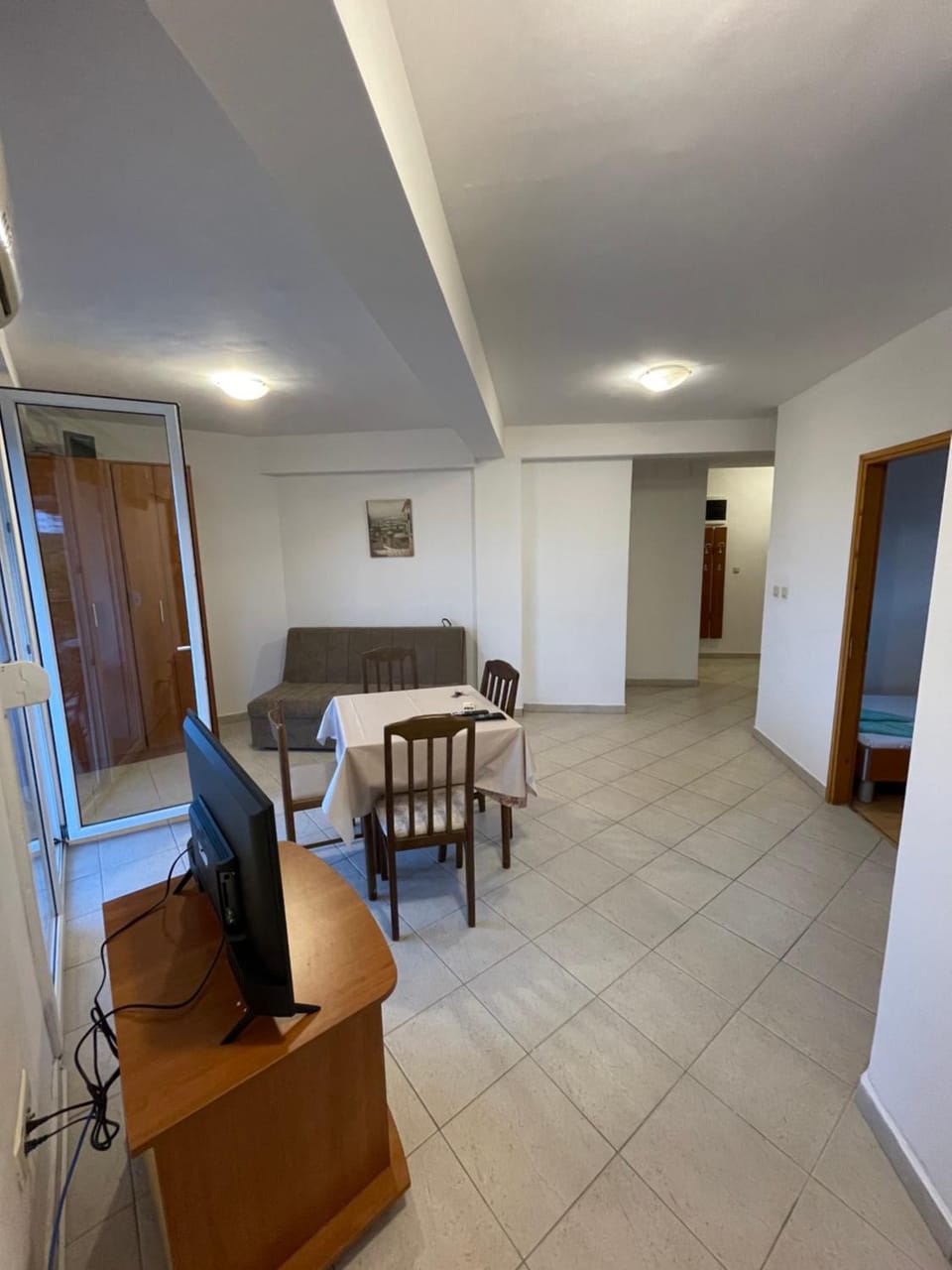 TV and multimedia, Seating area, Dining area