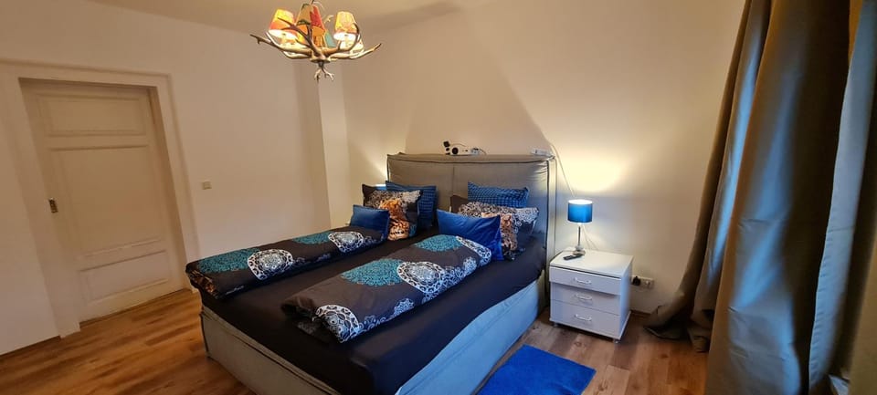 Möblierte Souterrainwohnung mit 2 Schlafzimmern und Garten Apartment in Oberursel