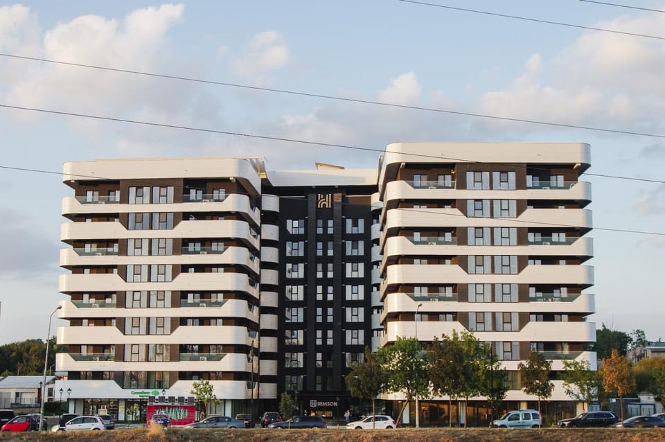Himson Beige Apartment Self Check-in near Airport & Mall Apartment in Moldova