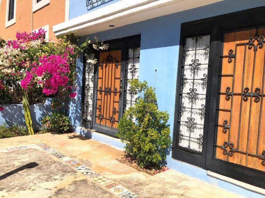 Casa Eugenia 35 / Centro Histórico House in State of Yucatan