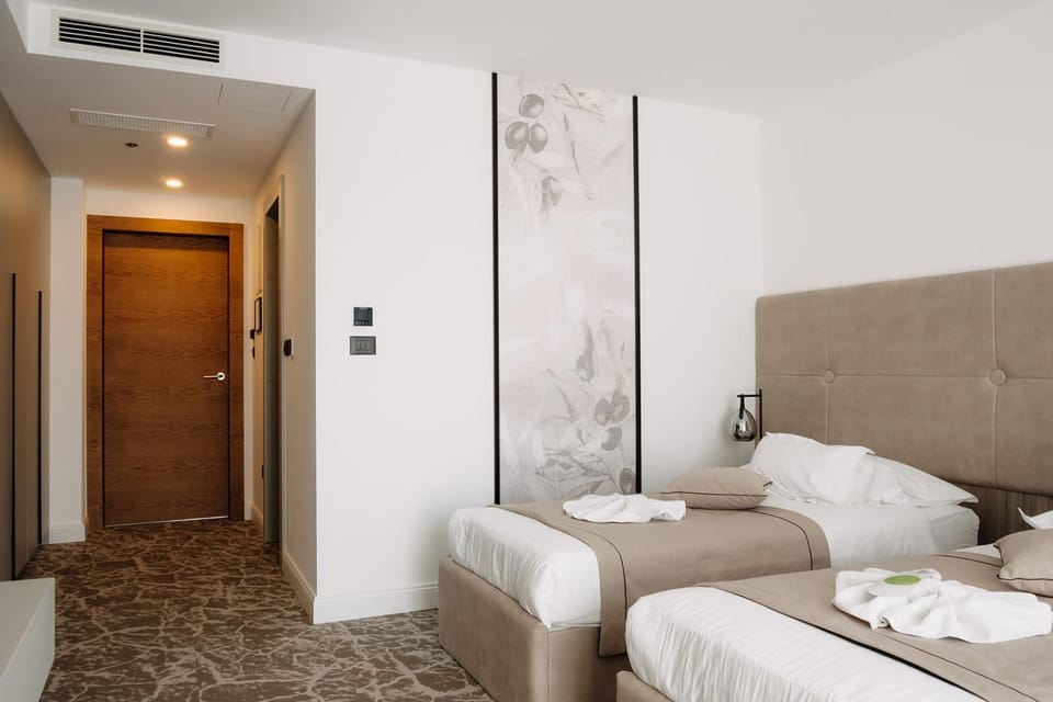 wardrobe, air conditioner