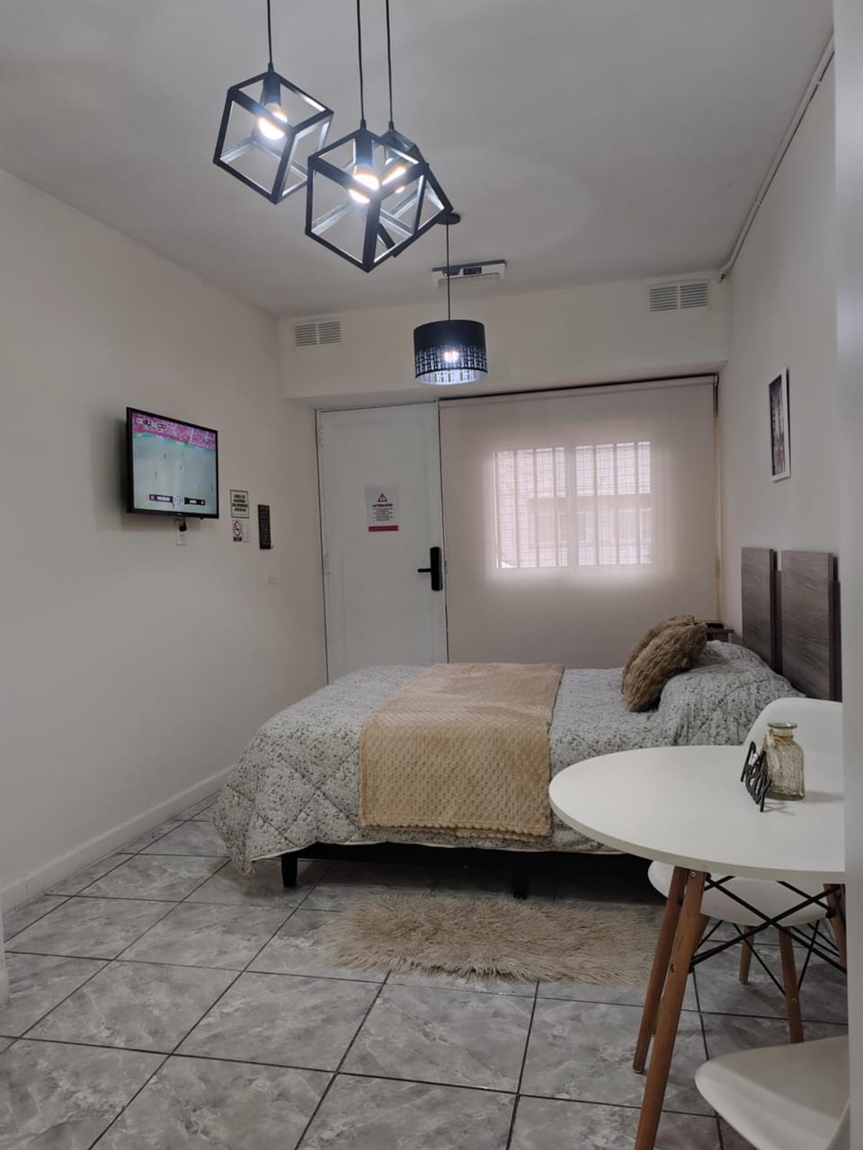 TV and multimedia, Photo of the whole room, Seating area, Bedroom