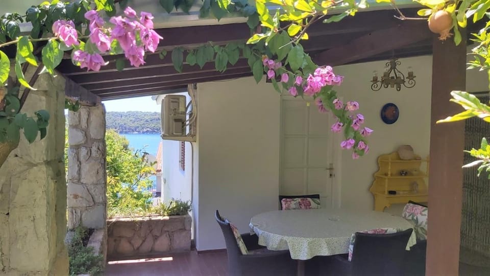 Garden, Seating area, Sea view