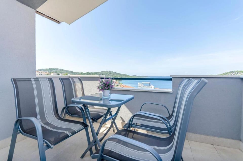 Balcony/Terrace, Seating area, City view, Sea view