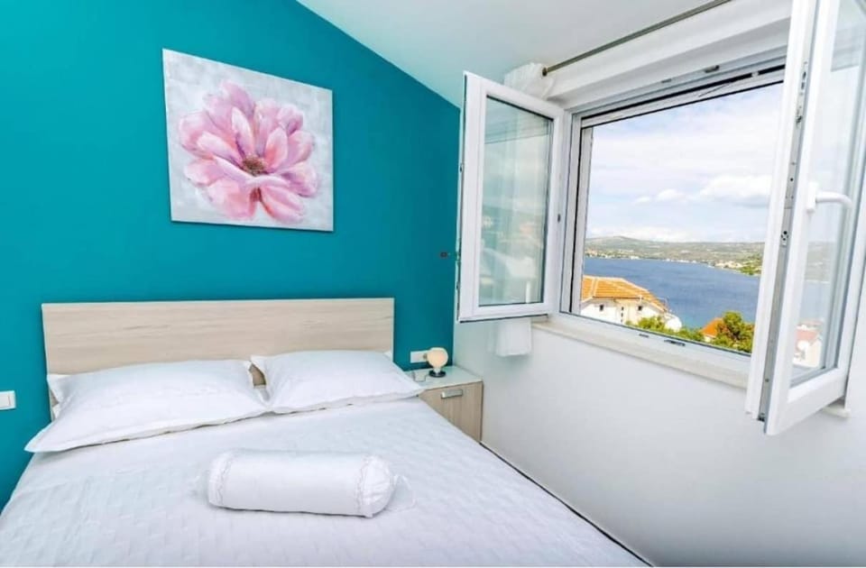 Bed, View (from property/room), Bedroom, towels